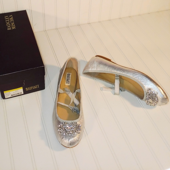 Badgley Mischka Karter II Silver Soft Leather Ornamented Ballet Flat size 10 NWT - Picture 3 of 16